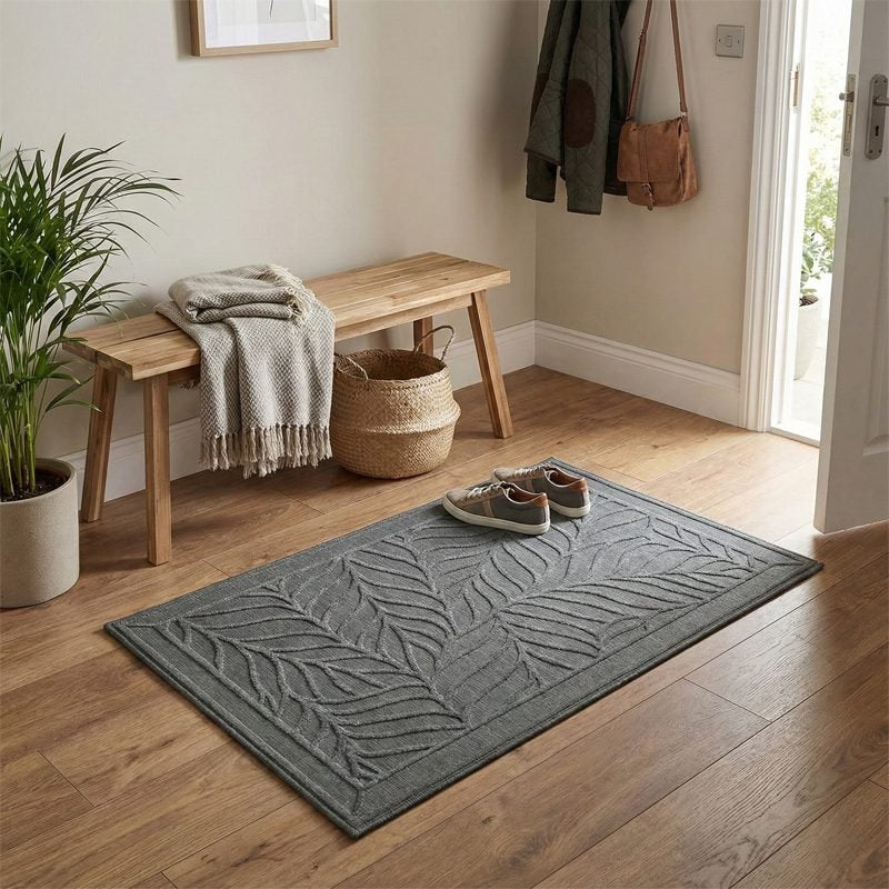 Woven rug with a stable rubber base.