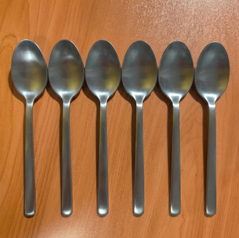 Elegant Stainless Steel Matte Silver Cutlery Set: A Modern Touch and Timeless Elegance.