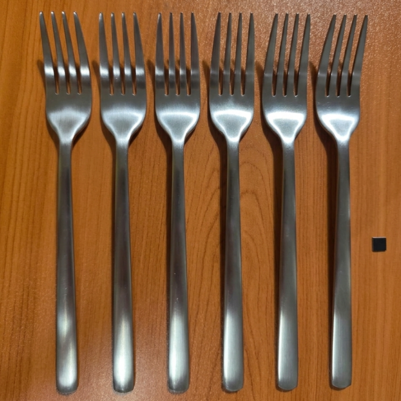 Elegant Stainless Steel Matte Silver Cutlery Set: A Modern Touch and Timeless Elegance.