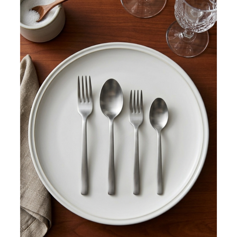 Elegant Stainless Steel Matte Silver Cutlery Set: A Modern Touch and Timeless Elegance.