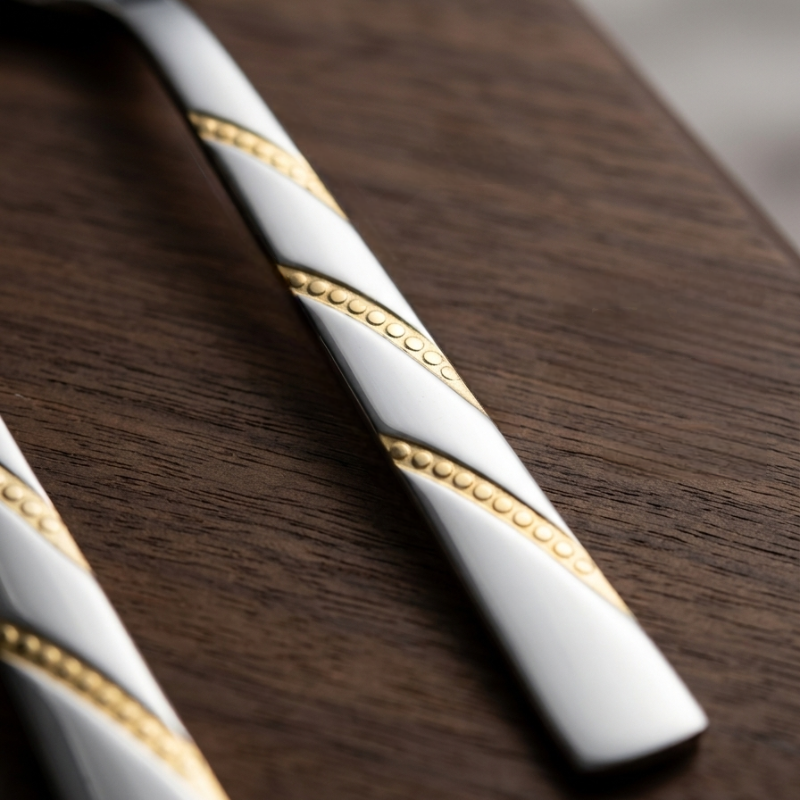 Luxury Stainless Steel Cutlery Set - 24 Pieces with a Gold Spiral Design and Modern Organizer.