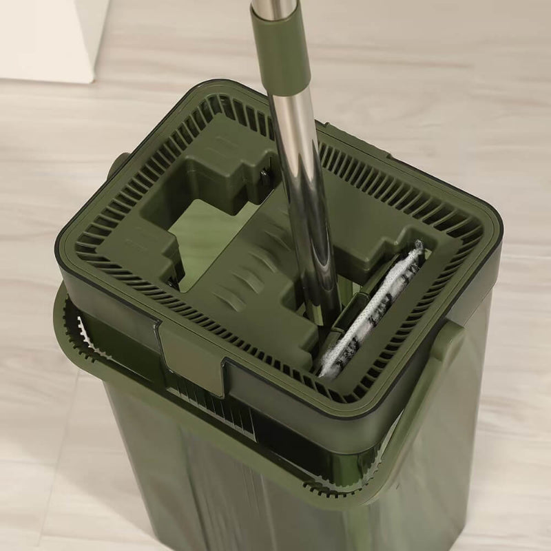 Smart 18L Acrylic Floor Mop with Water Separation System and Telescopic Stick.