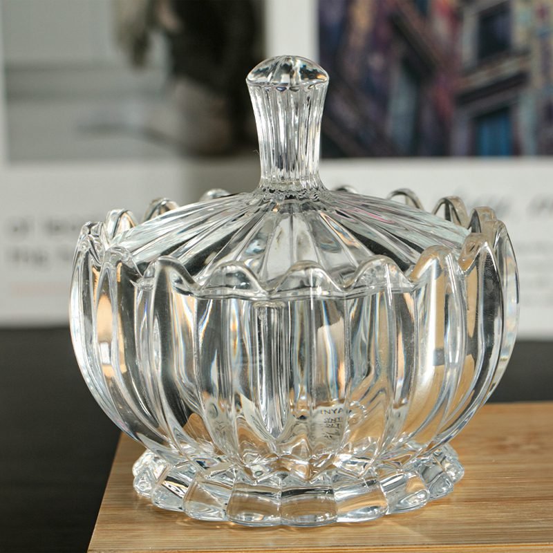 Luxury Crystal Bonbonniere - 15.3 x 17 x 11.3 cm.