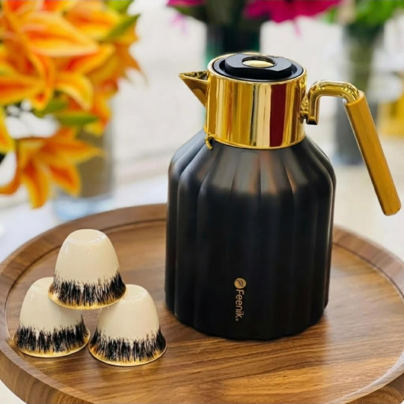 Modern beverage storage thermos (1 liter capacity).