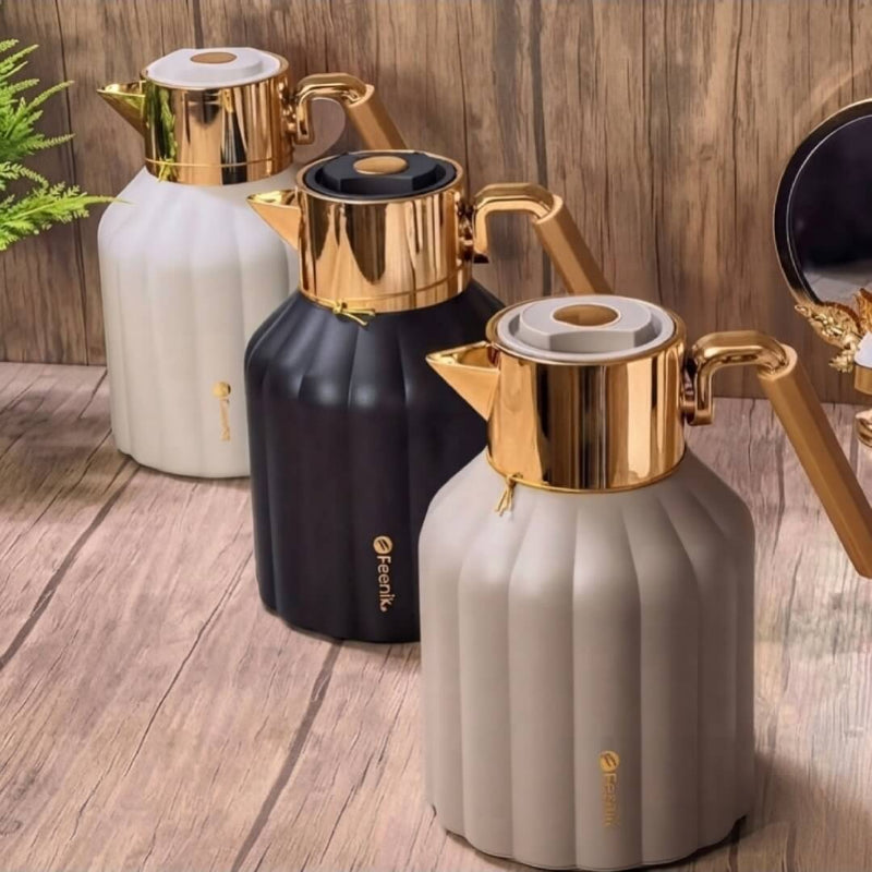 Modern beverage storage thermos (1 liter capacity).