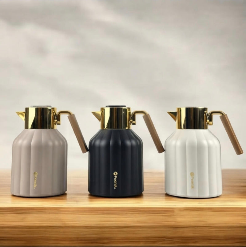 Modern beverage storage thermos (1 liter capacity).