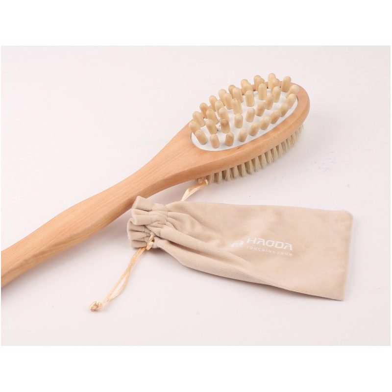 Dual-sided bath and massage brush – natural wood and ergonomic design.