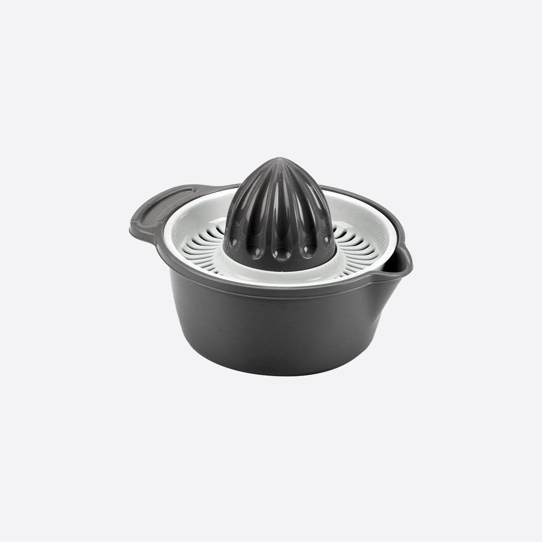 Plastic Orange Squeezer with Integrated Strainer