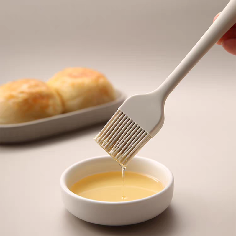 Professional Silicone Pastry Brush (26 cm) – Elegance and Functionality in Your Kitchen.
